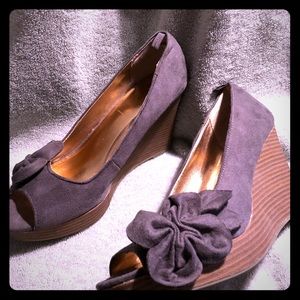 Gap  open toe wedge